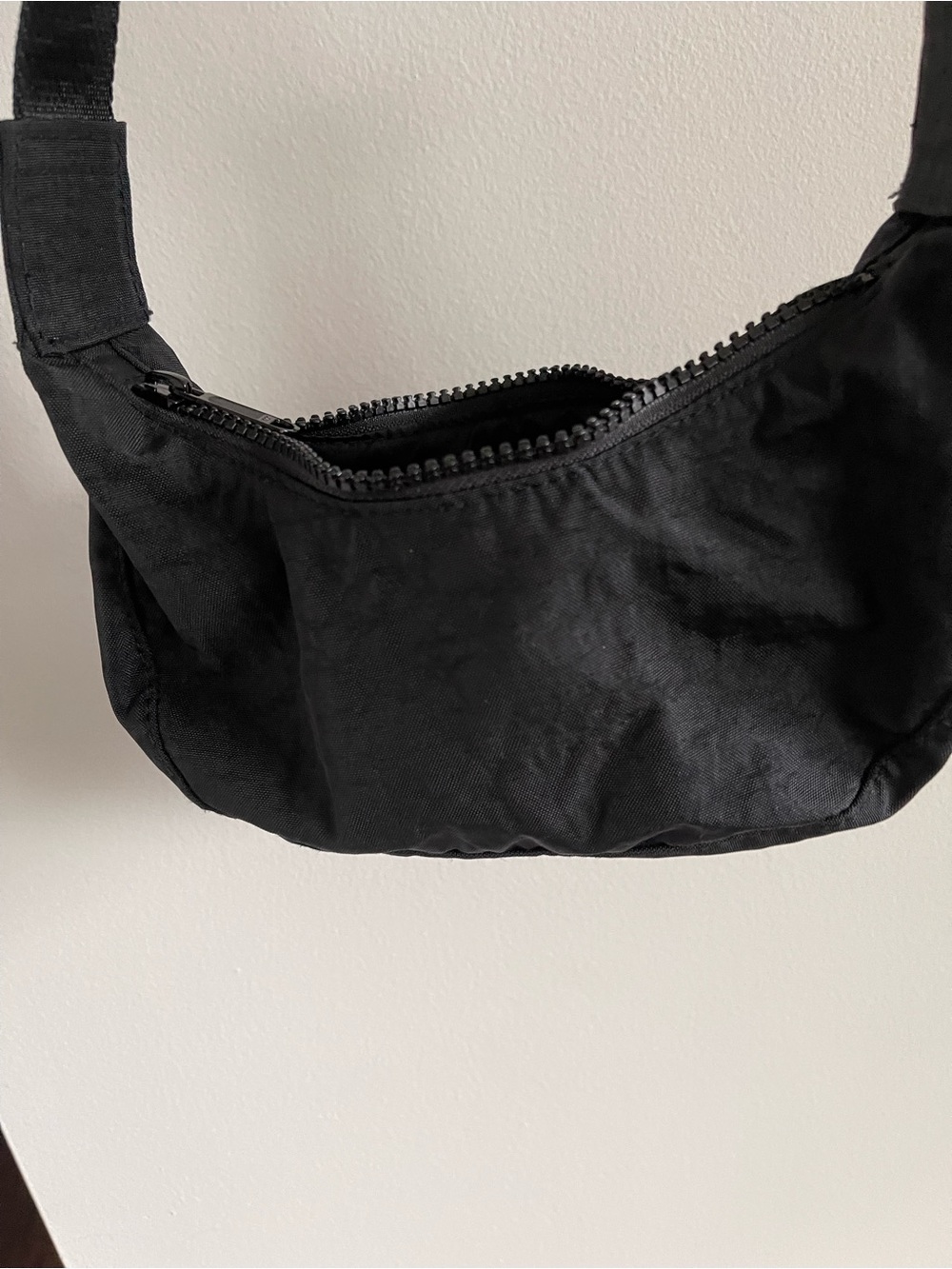 BAGGU MINI Crescent Nylon
Crossbody Bag Black - Picture 5 of 12